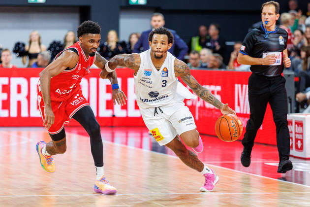 Mylik Wilson, BMA365 Bamberg Baskets, 10; DeLonnie Hunt, Syntainics MBC, 03; BMA365 Bamberg Baskets vs. Syntainics MBC, Basketball, easyCredit BBL, Matchday 5, October 10, 2026 BMA365 Bamberg Baskets vs. Syntainics MBC, Basketball, easyCredit BBL, Matchday 5, October 10, 2026 Bamberg Copyright: xEibner-Pressefoto G.xSantemizx EP_EER