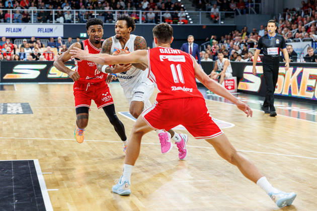 Mylik Wilson, BMA365 Bamberg Baskets, 10; DeLonnie Hunt, Syntainics MBC, 03; Richard Balint, BMA365 Bamberg Baskets, 11; BMA365 Bamberg Baskets vs. Syntainics MBC, Basketball, easyCredit BBL, Matchday 5, October 10, 2026 BMA365 Bamberg Baskets vs. Syntainics MBC, Basketball, easyCredit BBL, Matchday 5, October 10, 2026 Bamberg Copyright: xEibner-Pressefoto G.xSantemizx EP_EER