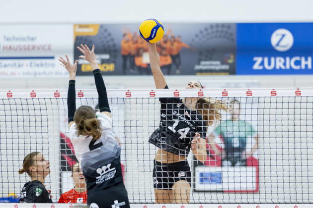 DEKRA 1st Bundesliga Women: Schwarz Weiss Erfurt vs. Rote Raben Vilsbiburg, Erfurt, October 10, 2026; Amanda Cavalcanti (14, Rote Raben Vilsbiburg) vs. Elizabeth Sandbothe (2, Schwarz Weiss Erfurt); DEKRA 1st Bundesliga Women: Schwarz Weiss Erfurt vs. Rote Raben Vilsbiburg, Riethsporthalle, Erfurt, October 10, 2026 Copyright: xBEAUTIFULxSPORTS Duehringx