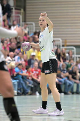 Inger Smits SCM Ramnicu Valcea, 10 on the ball TusSies Metzingen vs. SCM Ramnicu Valcea, Handball, EHF, Europa League Qualification Second Leg, 2026–2027 Season, October 10, 2026, TusSies Metzingen vs. SCM Ramnicu Valcea, Handball, EHF, Europa League Qualification Second Leg, 2026–2027 Season, October 10, 2026, Metzingen Copyright: xEibner-Pressefotox EP_TBR