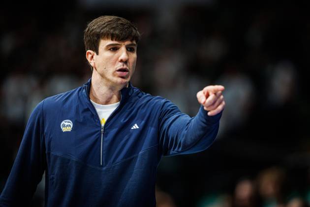 Pedro Calles, head coach of Alba Berlin, on the sidelines; emotions; gestures; body language; facial expressions; cutout image: Vet Concept Gladiators Trier vs. Alba Berlin, basketball, easyCredit BBL, Matchday 5, 2026–2027 season, October 10, 2026, Vet Concept Gladiators Trier vs. Alba Berlin, basketball, easyCredit BBL, Matchday 5, 2026–2027 season, October 10, 2026 Copyright: xEibnerxPressefotox EP_ANS