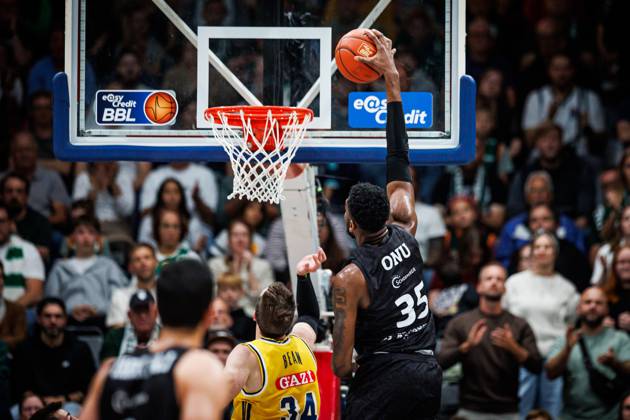Ejiofor Onu of the Gladiators Trier dunks over Justin Bean of Alba Berlin; Highlights: Vet Concept Gladiators Trier vs. Alba Berlin, Basketball, easyCredit BBL, Matchday 5, 2026–2027 Season, October 10, 2026, Vet Concept Gladiators Trier vs. Alba Berlin, Basketball, easyCredit BBL, Matchday 5, 2026–2027 Season, October 10, 2026 Copyright: xEibnerxPressefotox EP_ANS