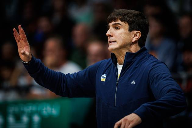 Pedro Calles, head coach of Alba Berlin, on the sidelines; emotions; gestures; body language; facial expressions; cutout image: Vet Concept Gladiators Trier vs. Alba Berlin, basketball, easyCredit BBL, Matchday 5, 2026–2027 season, October 10, 2026, Vet Concept Gladiators Trier vs. Alba Berlin, basketball, easyCredit BBL, Matchday 5, 2026–2027 season, October 10, 2026 Copyright: xEibnerxPressefotox EP_ANS
