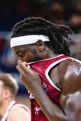 Rostock, Germany, October 10, 2026; easyCredit BBL 2026–2027, Matchday 5: Rostock Seawolves vs. Fitness First Würzburg Baskets. Pictured: Charles Thompson of the Fitness First Würzburg Baskets, looking dissatisfied on the court. Copyright: xFotostandx xVoelkerx