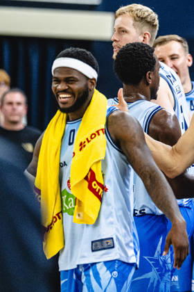 Rostock, Germany, October 10, 2026; easyCredit BBL 2026–2027, Matchday 5: Rostock Seawolves vs. Fitness First Würzburg Baskets. Pictured: TJ Crockett Jr. of the Rostock Seawolves celebrates after the home win. Copyright: xFotostandx xVoelkerx