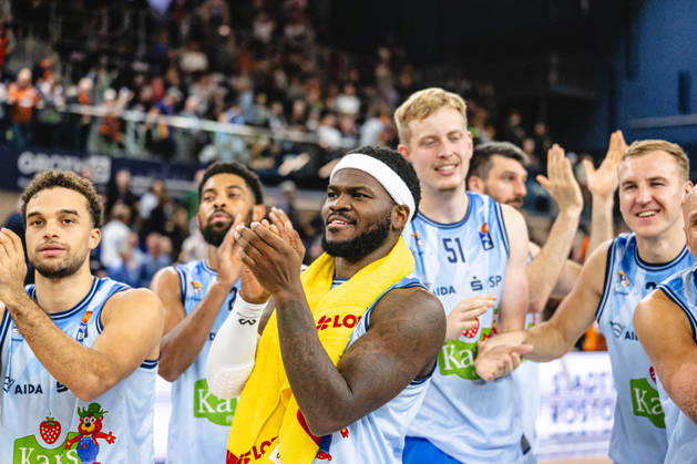 Rostock, Germany, October 10, 2026; easyCredit BBL 2026–2027, Matchday 5: Rostock Seawolves vs. Fitness First Würzburg Baskets. Pictured, third from the left: TJ Crockett Jr. of the Rostock Seawolves celebrates the home victory with his teammates. Copyright: xFotostandx xVoelkerx