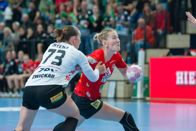 Zoe Stens (Zwickau), 73, Marie Polakova (Halle), 23, SV Union Halle Neustadt vs. BSV Sachsen Zwickau, Women s Handball Bundesliga, Bundesliga 1, Matchday 5, 2026–27 Season, October 10, 2026, Halle SWH Arena, Saxony-Anhalt, Germany