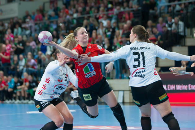 Zoe Stens (Zwickau), 73, Viktoria Marksteiner (Halle), 10, Victoria Hasselbusch (Zwickau), 31, SV Union Halle Neustadt vs. BSV Sachsen Zwickau, Women s Handball Bundesliga, Bundesliga 1, Matchday 5, 2026–27 Season, October 10, 2026, Halle, SWH Arena, Saxony-Anhalt, Germany