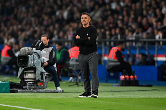 Paris Saint-Germain v Le Mans FC - Ligue 1 McDonald s 2026 2027 Patrick VIDEIRA coach of Le Mans FC pay tribute to Pink October using a pink ribbon during Ligue 1 McDonald s match between Paris and Le Mans at Parc des Princes on October 10, 2026 in Paris, France. Paris France  Copyright: xBaptistexFernandezx 776573319