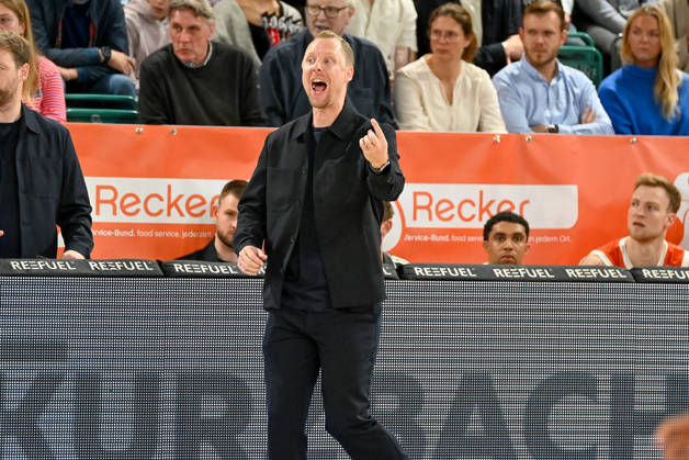 Christian Held, RASTA Vechta coach, gesturing during RASTA Vechta vs. ratiopharm Ulm, easyCredit Basketball Bundesliga, Matchday 5, 2026–2027 season, October 10, 2026, RASTA Vechta vs. ratiopharm Ulm, easyCredit Basketball Bundesliga, Matchday 5, 2026–2027 season, October 10, 2026, Vechta Copyright: xEibner-Pressefoto RobertxGertzenx EP_RGN