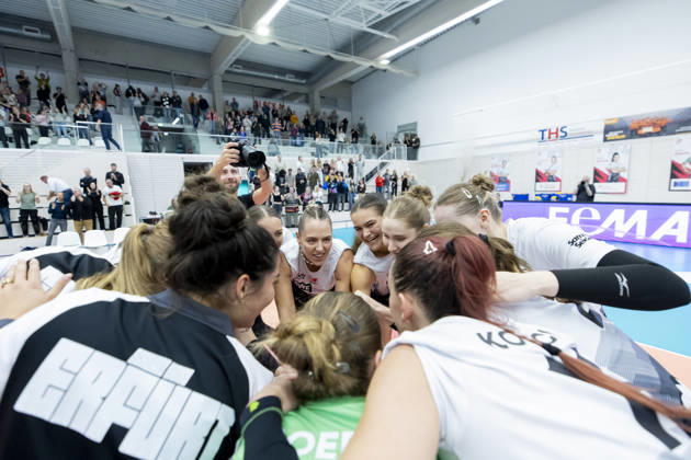 DEKRA Women s Bundesliga 1: Schwarz Weiss Erfurt vs. Rote Raben Vilsbiburg, Erfurt, October 10, 2026, Cheers, Schwarz Weiss Erfurt DEKRA Women’s Bundesliga 1 Schwarz Weiss Erfurt vs. Rote Raben Vilsbiburg Riethsporthalle, Erfurt, October 10, 2026 Copyright: xBEAUTIFULxSPORTS Duehringx
