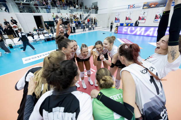 DEKRA Women s Bundesliga 1: Schwarz Weiss Erfurt vs. Rote Raben Vilsbiburg, Erfurt, October 10, 2026, Cheers, Schwarz Weiss Erfurt DEKRA Women’s Bundesliga 1 Schwarz Weiss Erfurt vs. Rote Raben Vilsbiburg Riethsporthalle, Erfurt, October 10, 2026 Copyright: xBEAUTIFULxSPORTS Duehringx