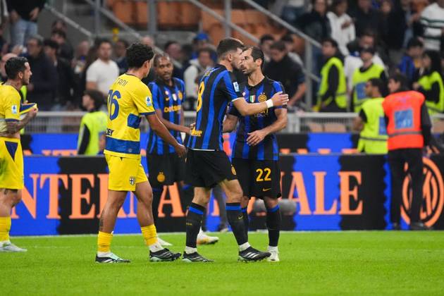 SOCCER - Serie A - Inter - FC Internazionale vs. Parma Calcio Photo by IPA ABACAPRESS.COM89514835 - Henrikh Mkhitaryan and Marcus Thuram celebrate the victory at the end of the match during the Italian Serie A soccer game between FC Internazionale and Parma Calcio 1913 at the Giuseppe Meazza Stadium in Milan on October 10, 2026. Milan Italy Copyright: xIPAxSport ABACAx