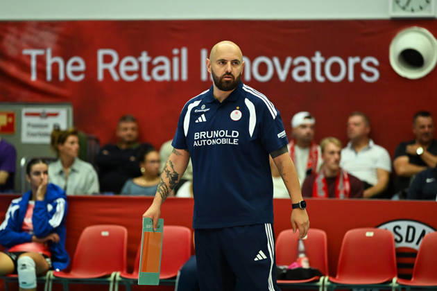 Konstantin Bitter, Head Coach of Allianz MTV Stuttgart; Dresdner SC vs. Allianz MTV Stuttgart, Women s Volleyball Bundesliga Division 1, 2026–2027 Season, October 10, 2026, Dresdner SC vs. Allianz MTV Stuttgart, Women’s Volleyball Bundesliga Division 1, 2026–2027 season, October 10, 2026, Dresden Copyright: xEibner-Pressefoto xHoepnerx EP_PHR