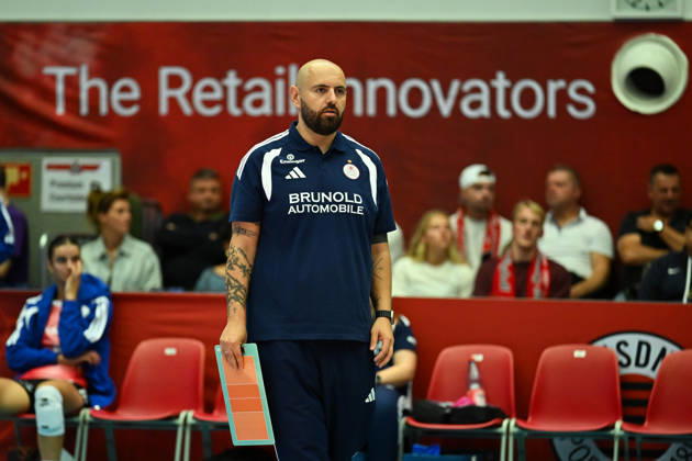 Konstantin Bitter, Head Coach of Allianz MTV Stuttgart; Dresdner SC vs. Allianz MTV Stuttgart, Women s Volleyball Bundesliga Division 1, 2026–2027 Season, October 10, 2026, Dresdner SC vs. Allianz MTV Stuttgart, Women’s Volleyball Bundesliga Division 1, 2026–2027 season, October 10, 2026, Dresden Copyright: xEibner-Pressefoto xHoepnerx EP_PHR