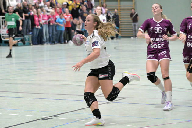 Zoe Sprenger of SCM Ramnicu Valcea, 19, taking a shot during TusSies Metzingen vs. SCM Ramnicu Valcea, Handball, EHF, Europa League Qualification Second Leg, 2026–2027 Season, October 10, 2026, TusSies Metzingen vs. SCM Ramnicu Valcea, Handball, EHF, European League Qualification Second Leg, 2026–2027 Season, October 10, 2026, Metzingen Copyright: xEibner-Pressefotox EP_TBR