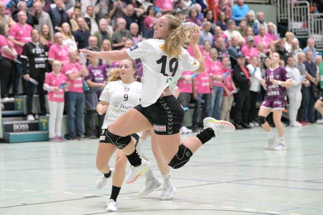 Zoe Sprenger of SCM Ramnicu Valcea, 19, taking a shot during TusSies Metzingen vs. SCM Ramnicu Valcea, Handball, EHF, Europa League Qualification Second Leg, 2026–2027 Season, October 10, 2026, TusSies Metzingen vs. SCM Ramnicu Valcea, Handball, EHF, European League Qualification Second Leg, 2026–2027 Season, October 10, 2026, Metzingen Copyright: xEibner-Pressefotox EP_TBR