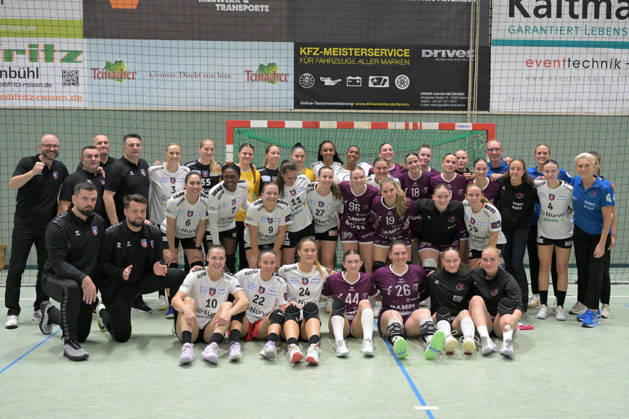 Group photo after the game: TusSies Metzingen vs. SCM Ramnicu Valcea, Handball, EHF, Europa League Qualification Second Leg, 2026–2027 Season, October 10, 2026, TusSies Metzingen vs. SCM Ramnicu Valcea, Handball, EHF, Europa League Qualification Second Leg, 2026–2027 Season, October 10, 2026, Metzingen Copyright: xEibner-Pressefotox EP_TBR