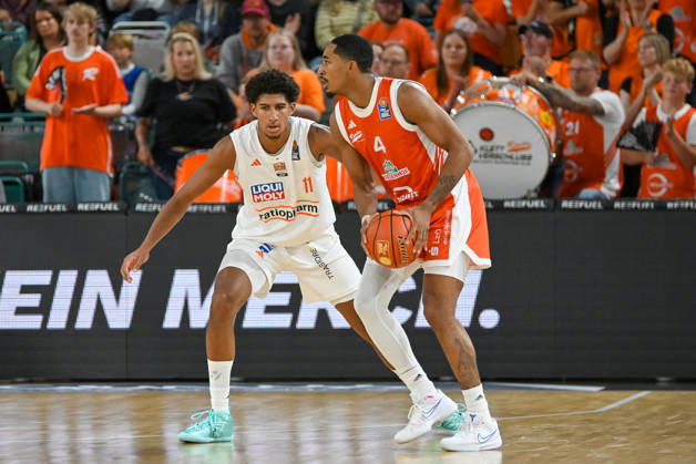 Armaan Franklin (RASTA Vechta), No. 04, up against Meissa Faye (ratiopharm Ulm), No. 11; RASTA Vechta vs. ratiopharm Ulm, easyCredit Basketball Bundesliga, Matchday 5, 2026–2027 season, October 10, 2026, RASTA Vechta vs. ratiopharm Ulm, easyCredit Basketball Bundesliga, Matchday 5, 2026–2027 season, October 10, 2026, Vechta Copyright: xEibner-Pressefoto RobertxGertzenx EP_RGN