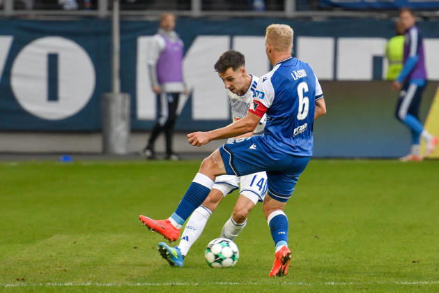v li in a one-on-one duel: Conor Noß (Noss), Duisburg 14; Valentin Lässig (Laessig), Hoffenheim 6; 10; 10; 2026 ¢ Soccer ¢ MSV Duisburg vs. TSG 1899 Hoffenheim II, Schauinsland Reisen Arena, Duisburg, DFB DFL REGULATIONS PROHIBIT ANY USE OF PHOTOGRAPHS AS IMAGE SEQUENCES AND OR QUASI-VIDEO NRW Germany Copyright: xpepphotox xSaschaxWeizx pep00321, pep_20261010_hm
