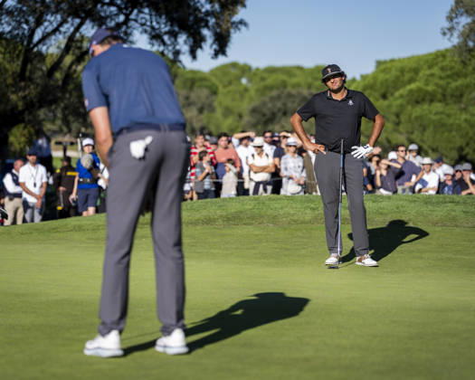 Golf 2026: Open De Espana: Day Three MADRID, SPAIN - OCTOBER 10: Eugenio Chacarra of Spain (R) looks at Jacob Skov Olesen of Denmark (L) on day three of the Open de Espana presented by Madrid at Club de Campo Villa de Madrid on October 10, 2026 in Madrid, Spain. Madrid Club de Campo Villa de Madrid Madrid Spain Copyright: xAlbertoxGardinx AGardin_20261010_Golf_Esp_Mad_1582