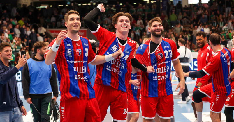October 10, 2026, Germany, Göppingen, Opel HBL Bundesliga Handball, FRISCH AUF Göppingen vs. SG BBM Bietigheim, Bietigheim celebrates, from left: Nikola Vlahovic (BBM), Maxim Orlov (BBM), Marcus Norrbrink (BBM)