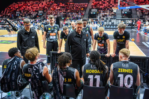 October 10, 2026 Basketball Season 2026–2027 2nd Bundesliga Pro A Matchday 4 Nuremberg Falcons Basketball Club (NBC) vs. Kreisbau Kirchheim Knights AlSch xalxscx Tim Timothy James Black, Head Coach of the Nuremberg Falcons BC (NBC), with his team