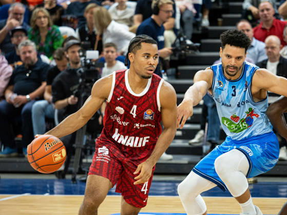 04 Sam Griffin (Fitness First Würzburg Baskets) faces off against 03 Dominic Lockhart (Rostock Seawolves) Rostock Seawolves vs. Fitness First Würzburg Baskets, Rostock City Hall, easyCredit Basketball Bundesliga, Matchday 5, Oct. 10, 2026 Rostock Seawolves vs. Fitness First Würzburg Baskets, Rostock City Hall, easyCredit Basketball Bundesliga, Matchday 5, Seawolves, Würzburg Baskets, Basketball Oct. 10, 2026 Rostock Copyright: xHannesxAdelbergx