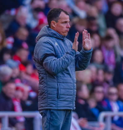 Sunderland v Brighton, Premier League, Football, Stadium Of Light, Sunderland UK - 10 Oct 2026 Regis Le Bris manager of Sunderland Association Football Club coaches Sunderland Stadium Of Light Tyne and Wear UK, UK NEWSPAPERS OUT Copyright: xAdamxCookx