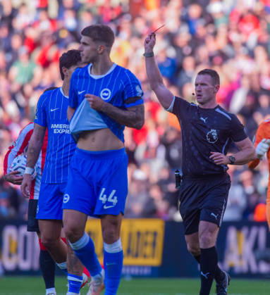 Sunderland v Brighton, Premier League, Football, Stadium Of Light, Sunderland UK - 10 Oct 2026 Referee Tom Bramall gives RED CARD to Pascal Struijk of Brighton & Hove Albion Football Club Sunderland Stadium Of Light Tyne and Wear UK, UK NEWSPAPERS OUT Copyright: xAdamxCookx