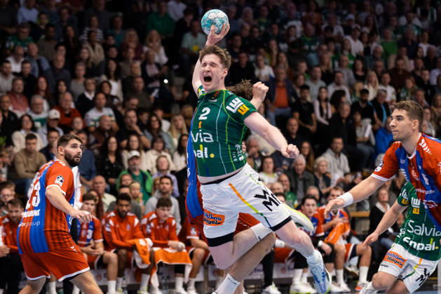 Oskar NEUDECK, FRISCH AUF Goeppingen, 02, scores a goal, play, shot on goal GER, FRISCH AUF Goeppingen vs. SG BBM Bietigheim, Handball, Bundesliga, OPEL HBL, Matchday 8, 2026–2027 season, October 10, 2026, GER, FRISCH AUF Goeppingen vs. SG BBM Bietigheim, Handball, Bundesliga, OPEL HBL, Matchday 8, 2026–2027 season, October 10, 2026, Goeppingen Copyright: xEibnerxPressefoto OliverxSchmidtx EP_OST