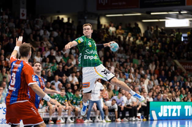 Max BENEKE, FRISCH AUF Goeppingen, No. 09, scores a goal, play, shot on goal, GER, FRISCH AUF Goeppingen vs. SG BBM Bietigheim, Handball, Bundesliga, OPEL HBL, Matchday 8, 2026–2027 season, October 10, 2026, GER, FRISCH AUF Goeppingen vs. SG BBM Bietigheim, Handball, Bundesliga, OPEL HBL, Matchday 8, 2026–2027 season, October 10, 2026, Göppingen Copyright: xEibnerxPressefoto OliverxSchmidtx EP_OST
