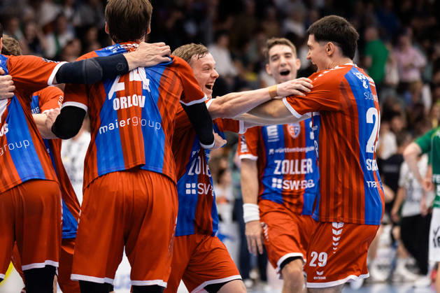The Bietigheim players celebrate their victory after the game, away win GER, FRISCH AUF Göppingen vs. SG BBM Bietigheim, handball, Bundesliga, OPEL HBL, Matchday 8, 2026–2027 season, October 10, 2026, GER, FRISCH AUF Göppingen vs. SG BBM Bietigheim, Handball, Bundesliga, OPEL HBL, Matchday 8, 2026–2027 season, October 10, 2026, Göppingen Copyright: xEibnerxPressefoto OliverxSchmidtx EP_OST