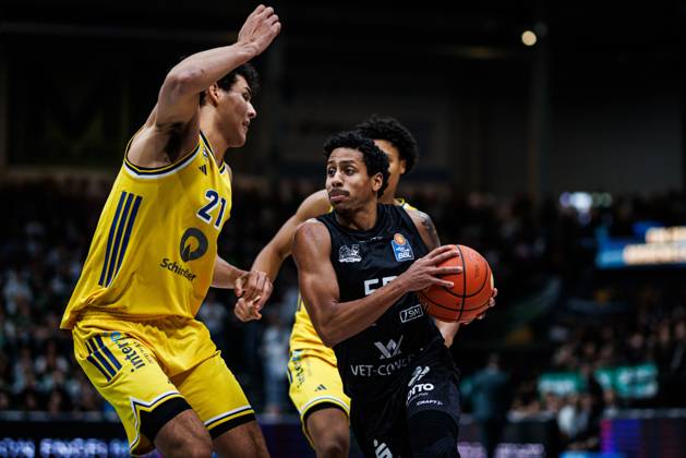 Eli Brooks of the Gladiators Trier goes head-to-head with Brandon Angel of Alba Berlin and Jack Kayil of Alba Berlin; Action: Vet Concept Gladiators Trier vs. Alba Berlin, Basketball, easyCredit BBL, Matchday 5, 2026–2027 Season, October 10, 2026, Vet Concept Gladiators Trier vs. Alba Berlin, Basketball, easyCredit BBL, Matchday 5, 2026–2027 season, October 10, 2026 Copyright: xEibnerxPressefotox EP_ANS