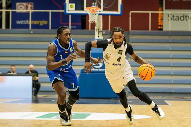 Basketball in Essen ** FOR EDITORIAL PURPOSES ONLY ** EDITORIAL USE ONLY ** p Quashawn Tyrese Lane (ETB Miners) vs. Wesley Chima Oba (Lions) The 2. Bundesliga ProA game on October 10, 2026, ETB Miners vs. PS Karlsruhe LIONS, ended at the Sporthalle Am Hallo, Ernestinenstraße 57, with X X Michael Gohl FUNKE Photo Services p Sports Germany North Rhine-Westphalia Essen Copyright MichaelxGohl Copyright: MichaelxGohl doc87z233mrr8pyrfiaq1x ,EDITORIAL USE ONLY Copyright: MichaelxGohl