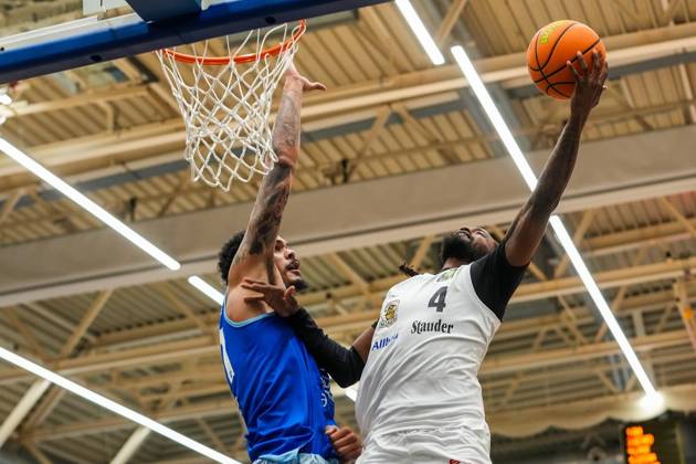 Basketball in Essen ** FOR EDITORIAL PURPOSES ONLY ** EDITORIAL USE ONLY ** p Quashawn Tyrese Lane ETB Miners vs. Jason George Lions The 2nd Bundesliga ProA game on October 10, 2026, ETB Miners vs. PS Karlsruhe LIONS, ended at the Sporthalle Am Hallo, Ernestinenstraße 57, with X X Michael Gohl FUNKE Photo Services p Sports Germany North Rhine-Westphalia Essen Copyright MichaelxGohl Copyright: MichaelxGohl doc87z234dsretim53iq2h ,EDITORIAL USE ONLY Copyright: MichaelxGohl