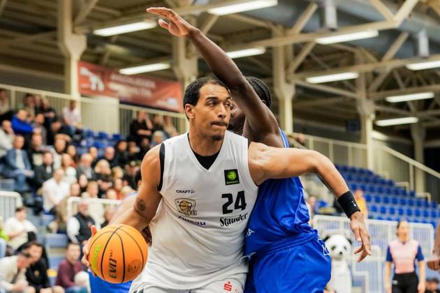 Basketball in Essen ** FOR EDITORIAL PURPOSES ONLY ** EDITORIAL USE ONLY ** p Jackson Price Townsend ETB Miners The 2nd Bundesliga ProA game on October 10, 2026, ETB Miners vs. PS Karlsruhe LIONS, ended at the Sporthalle Am Hallo, Ernestinenstraße 57, with X X Michael Gohl FUNKE Photo Services p Sports Germany North Rhine-Westphalia Essen Copyright MichaelxGohl Copyright: MichaelxGohl doc87z234ino50ayiw68nv ,EDITORIAL USE ONLY Copyright: MichaelxGohl