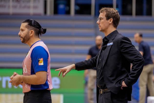 Basketball in Essen ** FOR EDITORIAL PURPOSES ONLY ** EDITORIAL USE ONLY ** p Coach Lars Wendt, ETB Miners The 2. Bundesliga ProA game on October 10, 2026, ETB Miners vs. the PS Karlsruhe LIONS, ended at the Sporthalle Am Hallo, Ernestinenstraße 57, with X X Michael Gohl FUNKE Photo Services p Sports Germany North Rhine-Westphalia Essen Copyright MichaelxGohl Copyright: MichaelxGohl doc87z234r5v8kk9seeq18 ,EDITORIAL USE ONLY Copyright: MichaelxGohl