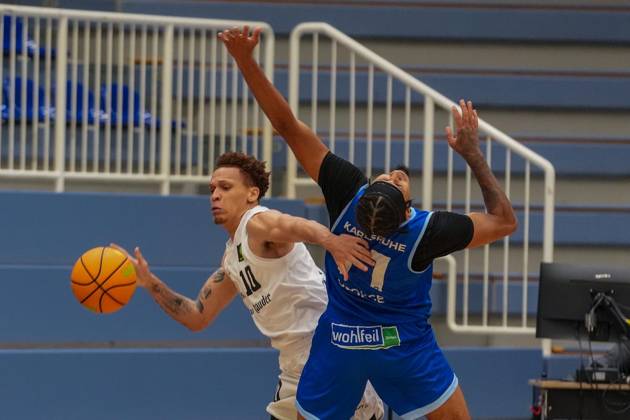 Basketball in Essen ** FOR EDITORIAL PURPOSES ONLY ** EDITORIAL USE ONLY ** p Isaiah Jevon Sanders ETB Miners vs. Jason George Lions The 2nd Bundesliga ProA game on October 10, 2026, ETB Miners vs. PS Karlsruhe LIONS, ended at the Sporthalle Am Hallo, Ernestinenstraße 57, with X X Michael Gohl FUNKE Photo Services p Sports Germany North Rhine-Westphalia Essen Copyright MichaelxGohl Copyright: MichaelxGohl doc87z2356vlaqgg4czq2h ,EDITORIAL USE ONLY Copyright: MichaelxGohl