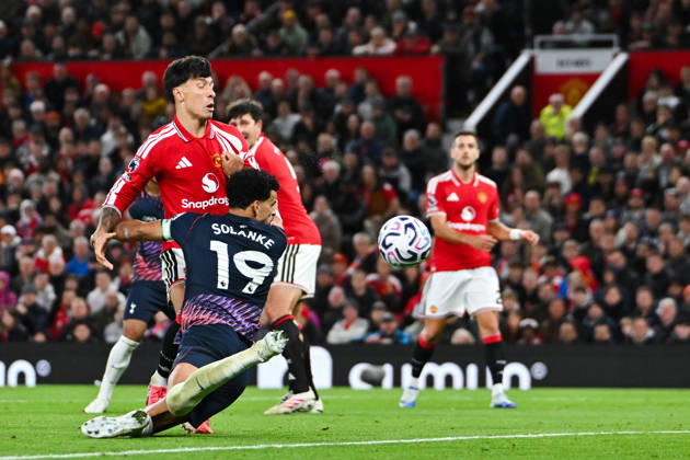 MANCHESTER, ENGLAND, OCT 10: Dominic Solanke of Tottenham Hotspur scores his sides first goal during the Premier League match between Manchester United, ManU and Tottenham Hotspur at Old Trafford in Manchester, England (Will Palmer Sports Press Photo) Copyright: xWillxPalmer SportsxPressxPhotox Sportspressphoto_SPR251585