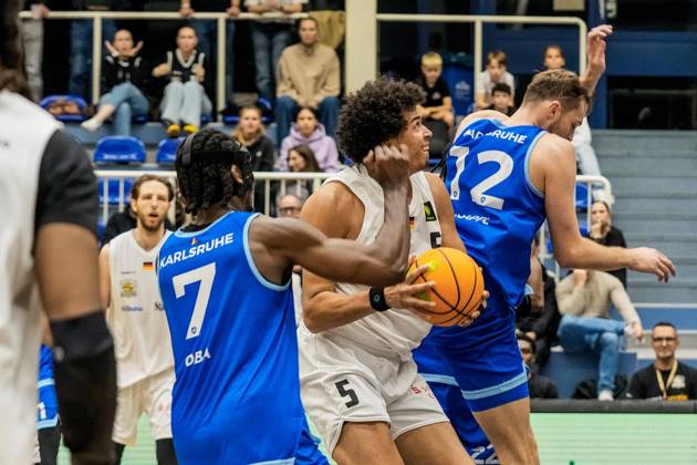 Basketball in Essen ** FOR EDITORIAL PURPOSES ONLY ** EDITORIAL USE ONLY ** p Benjamin Uzoma ETB Miners The 2nd Bundesliga ProA game on October 10, 2026, ETB Miners vs. PS Karlsruhe LIONS, ended at the Sporthalle Am Hallo, Ernestinenstraße 57, with X X Michael Gohl FUNKE Photo Services p Sports Germany North Rhine-Westphalia Essen Copyright MichaelxGohl Copyright: MichaelxGohl doc87z2370k8mg1jyajevdl ,EDITORIAL USE ONLY Copyright: MichaelxGohl