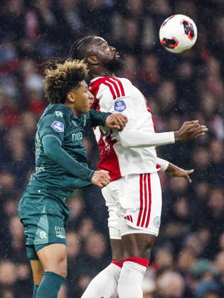 AMSTERDAM - (lr) Noà Lebreton of NEC Nijmegen, Tolu Arokodare of Ajax during the Dutch Eredivisie match between AFC Ajax and NEC Nijmegen at the Johan Cruijff ArenA on 10 October 2026 in Amsterdam, the Netherlands. MAURICE VAN STEEN ANP Eredivisie 2026 27 xVIxANPxSportx xxANPxIVx 572060111 originalFilename: 572060111