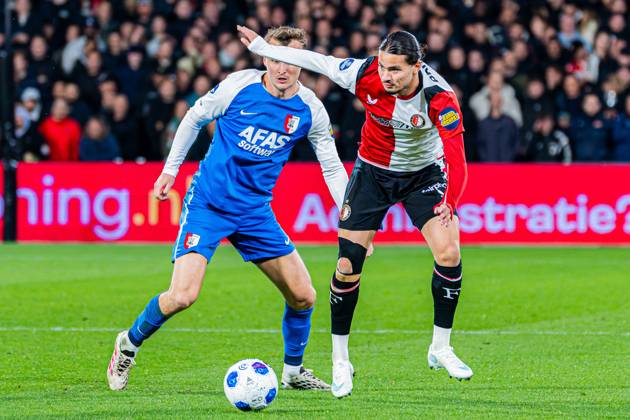 ROTTERDAM - Anis Hadj Moussa of Feyenoord battles for possession with Peer Koopmeiners of AZ Alkmaar during the Eredivisie match between Feyenoord and AZ Alkmaar at Stadion Feijenoord on 10 October 2026 in Rotterdam, the Netherlands. KEVIN SENDERS ANP Eredivisie 2026 27 xVIxANPxSportx xMarcelxterxBalsxIVx 572060636 originalFilename: 572060636