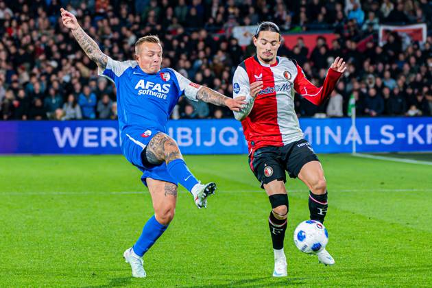 ROTTERDAM - Anis Hadj Moussa of Feyenoord battles for possession with Jordy Clasie of AZ Alkmaar during the Eredivisie match between Feyenoord and AZ Alkmaar at Stadion Feijenoord on 10 October 2026 in Rotterdam, the Netherlands. KEVIN SENDERS ANP Eredivisie 2026 27 xVIxANPxSportx xMarcelxterxBalsxIVx 572060647 originalFilename: 572060647