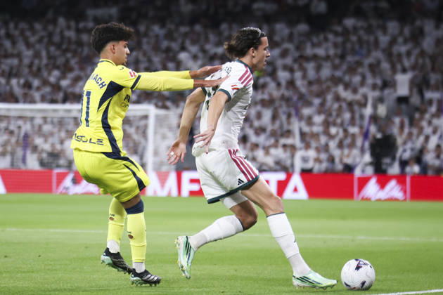 Real Madrid vs. Villarreal, La Liga EA Sports 2026, October 10, 2026, Santiago Bernabéu Stadium, Madrid, Spain Álvaro Carreras of Real Madrid shields the ball from Ilias Akhomach of Villarreal during a La Liga EA Sports match between Real Madrid and Villarreal at the Santiago Bernabéu Stadium on October 10, 2026, in Madrid, Spain Madrid Santiago Bernabéu Stadium Madrid Spain Copyright: xAlejandroxMatiasxAcostax
