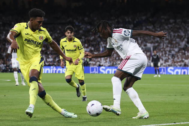 Real Madrid vs. Villarreal, La Liga EA Sports 2026, October 10, 2026, Santiago Bernabéu Stadium, Madrid, Spain Yan Diomande of Real Madrid is defended by Alex Freeman of Villarreal during a La Liga EA Sports match between Real Madrid and Villarreal at Santiago Bernabéu Stadium on October 10, 2026, in Madrid, Spain Madrid Santiago Bernabéu Stadium Madrid Spain Copyright: xAlejandroxMatiasxAcostax