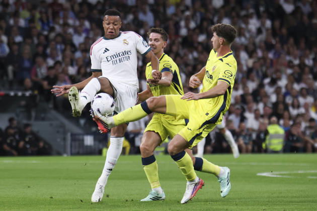 Real Madrid vs. Villarreal, La Liga EA Sports 2026, October 10, 2026, Santiago Bernabéu Stadium, Madrid, Spain Kylian Mbappé of Real Madrid is defended by Pau Navarro and Juan Foyth of Villarreal during a La Liga EA Sports match between Real Madrid and Villarreal at Santiago Bernabéu Stadium on October 10, 2026, in Madrid, Spain Madrid Santiago Bernabéu Stadium Madrid Spain Copyright: xAlejandroxMatiasxAcostax