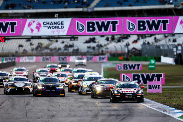 ADAC GT4 Germany, 11. + 12. Rennen Hockenheim 2026 30 Porsche 718 Cayman GT4 RS Clubsport, Avia W&S Motorsport: Maximilian Schreyer, Alon Gabbay, 51 BMW M4 GT4 Evo, FK Performance Motorsport: Gabriele Piana, Benjamin Sylvestersson - picture by Gruppe C Photography Sachsenring Hockenheimring Baden-Württemberg Germany Copyright: xGruppexCxPhotographyx