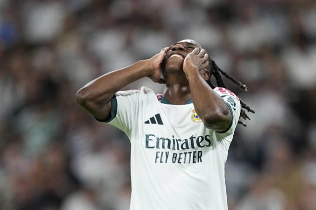 Sport Bilder des Tages October 10, 2026, Madrid, Madrid, Spain: Yan Diomande of Real Madrid CF laments during the Spanish League, LaLiga EA Sports, football match between Real Madrid and Villarreal CF at Bernabeu stadium on October 10, 2026, in Madrid, Spain. Madrid Spain - ZUMAa181 20261010_zaa_a181_144 Copyright: xOscarxJ.xBarrosox