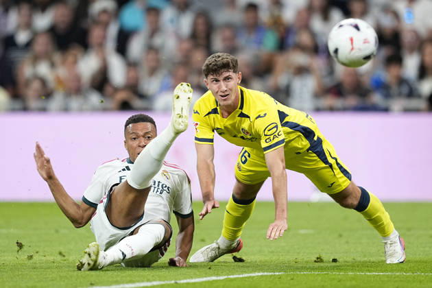 Sport Bilder des Tages October 10, 2026, Madrid, Madrid, Spain: Kylian Mbappe of Real Madrid CF and Pau Navarro of Villarreal CF in action during the Spanish League, LaLiga EA Sports, football match between Real Madrid and Villarreal CF at Bernabeu stadium on October 10, 2026, in Madrid, Spain. Real Madrid V Villarreal CF - LaLiga EA Sports  - ZUMAa181 20261010_zaa_a181_147 Copyright: xOscarxJ.xBarrosox